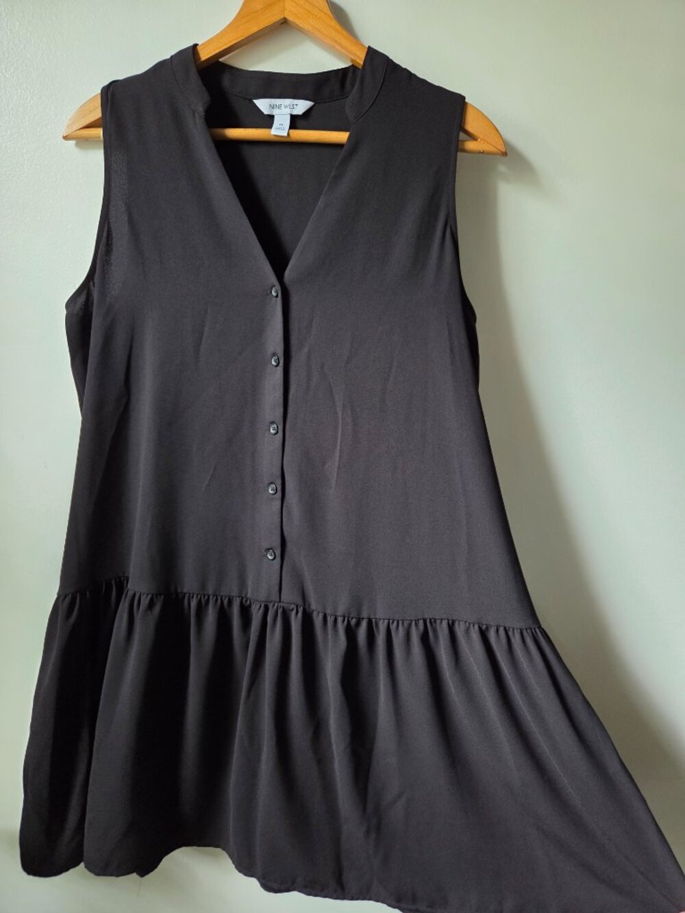 EUC NINE WEST BLACK BUTTONED SPLIT V NECK DROP WAIST SHORT DRESS SZ M